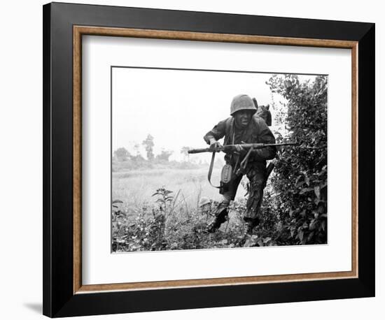 Vietnam War U.S. Soldier-Associated Press-Framed Photographic Print