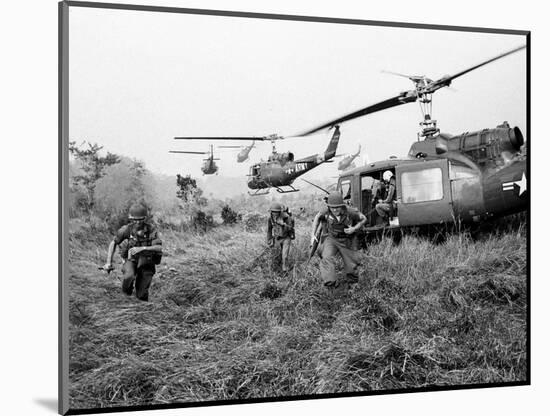 Vietnam War U.S. Troops-Horst Faas-Mounted Photographic Print