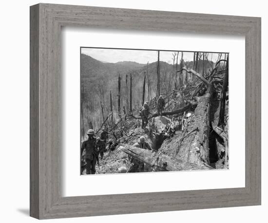 Vietnam War US Dak To-Associated Press-Framed Photographic Print