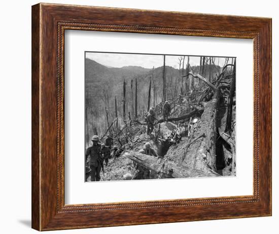 Vietnam War US Dak To-Associated Press-Framed Photographic Print