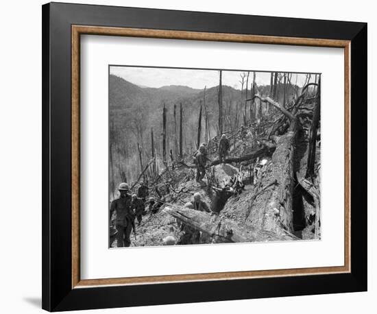 Vietnam War US Dak To-Associated Press-Framed Photographic Print