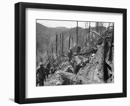 Vietnam War US Dak To-Associated Press-Framed Photographic Print