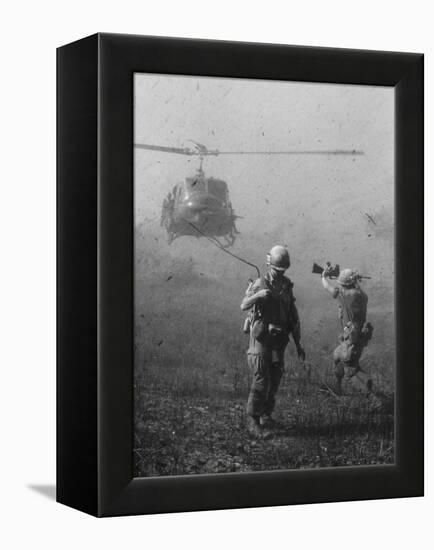 Vietnam War US Helicopter Landing-Henri Huet-Framed Premier Image Canvas