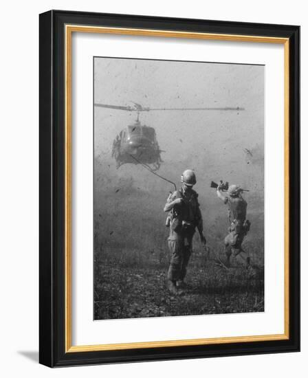 Vietnam War US Helicopter Landing-Henri Huet-Framed Photographic Print