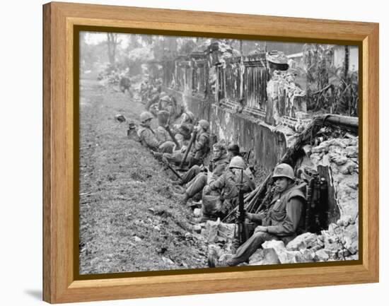 Vietnam War US Marines Hue-Associated Press-Framed Premier Image Canvas