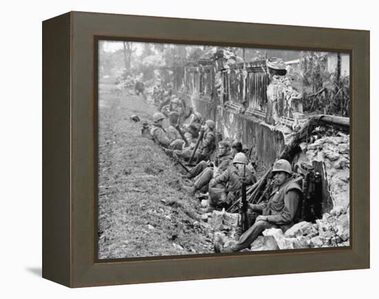 Vietnam War US Marines Hue-Associated Press-Framed Premier Image Canvas