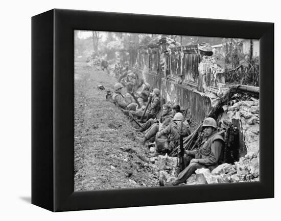 Vietnam War US Marines Hue-Associated Press-Framed Premier Image Canvas