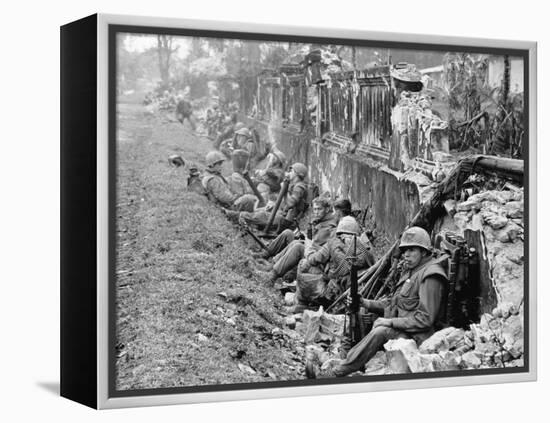 Vietnam War US Marines Hue-Associated Press-Framed Premier Image Canvas