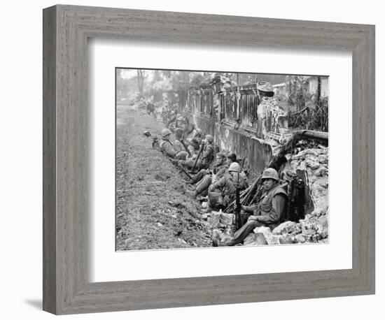 Vietnam War US Marines Hue-Associated Press-Framed Photographic Print