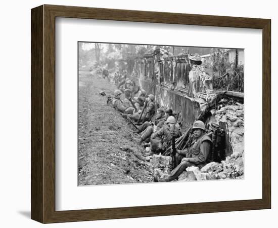 Vietnam War US Marines Hue-Associated Press-Framed Photographic Print