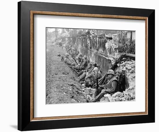 Vietnam War US Marines Hue-Associated Press-Framed Photographic Print