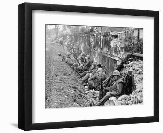 Vietnam War US Marines Hue-Associated Press-Framed Photographic Print