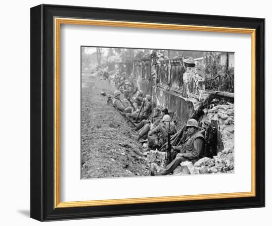 Vietnam War US Marines Hue-Associated Press-Framed Photographic Print