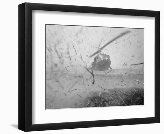 Vietnam War-Henri Huet-Framed Photographic Print