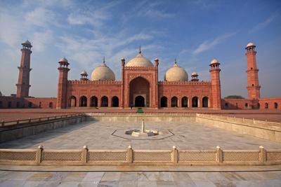 View of Badshahi Masjid, Lahore, Pakistan' Photographic Print - Yasir Nisar View of Badshahi Masjid, Lahore, Pakistan' Photographic Print - Yasir Nisar