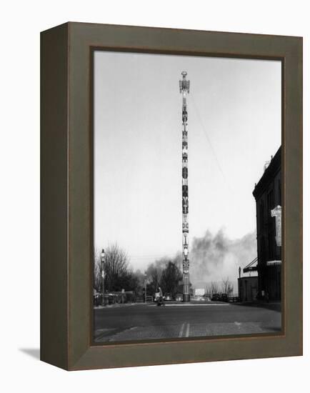 View of City's Indian Totem Pole - Tacoma, WA-Lantern Press-Framed Stretched Canvas