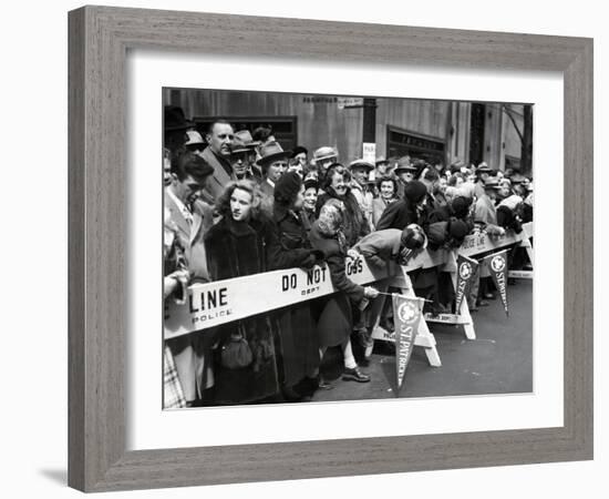 View of Crowd During Saint Patrick's Day Parade NYC Photo - New York, NY-Lantern Press-Framed Art Print