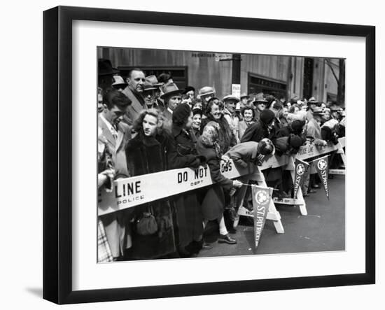 View of Crowd During Saint Patrick's Day Parade NYC Photo - New York, NY-Lantern Press-Framed Art Print