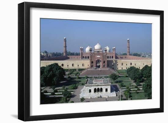 View of Facade of Badshahi Mosque-null-Framed Giclee Print