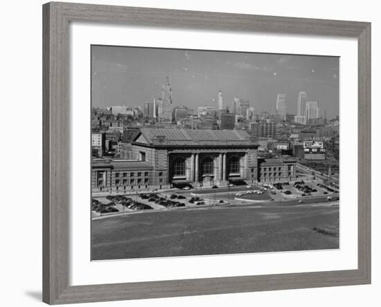 View of Kansas City-William Vandivert-Framed Premium Photographic Print