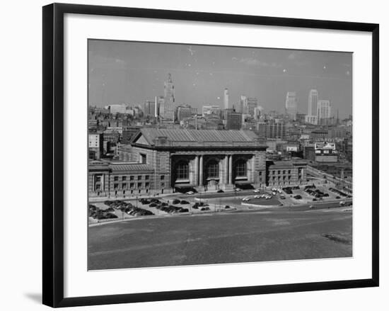 View of Kansas City-William Vandivert-Framed Premium Photographic Print