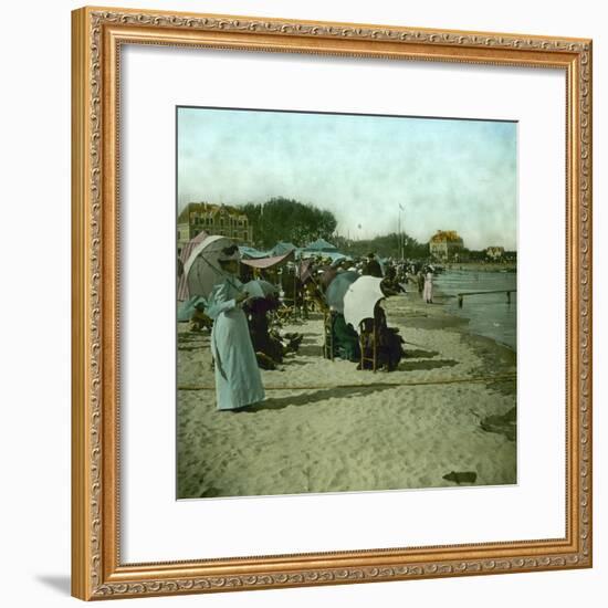 View of the Beach, Le Pouliguen (Loire-Atlantique, France), around 1900-Leon, Levy et Fils-Framed Photographic Print