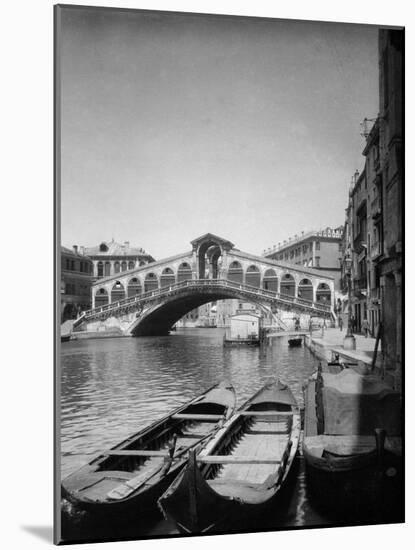 View of the Rialto-Bettmann-Mounted Photographic Print