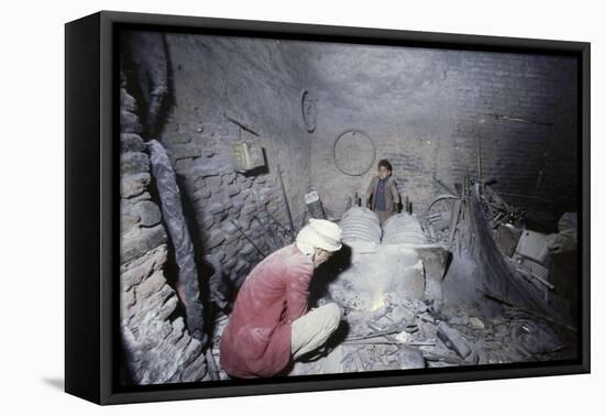 View of traders in an ancient market near San'a-Werner Forman-Framed Premier Image Canvas