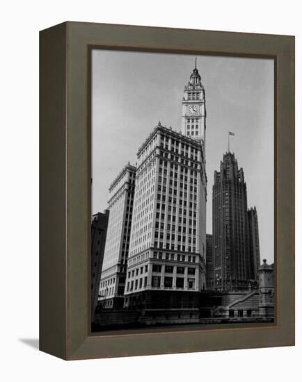 View Showing the Chicago Tribune Building-Carl Mydans-Framed Premier Image Canvas