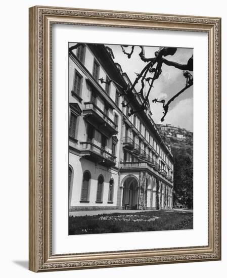 Villa D'Este, Now a Famous Hotel on Lake Como-Carl Mydans-Framed Photographic Print