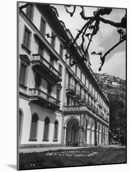 Villa D'Este, Now a Famous Hotel on Lake Como-Carl Mydans-Mounted Photographic Print