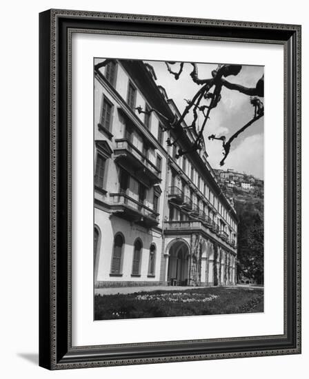 Villa D'Este, Now a Famous Hotel on Lake Como-Carl Mydans-Framed Photographic Print