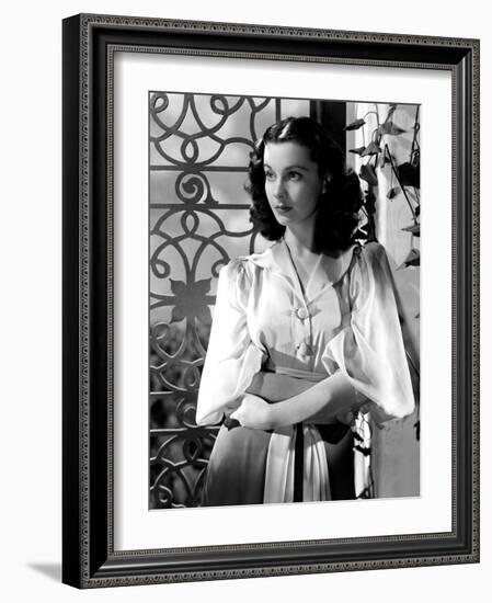 Viven Leigh (b/w photo)-null-Framed Photo