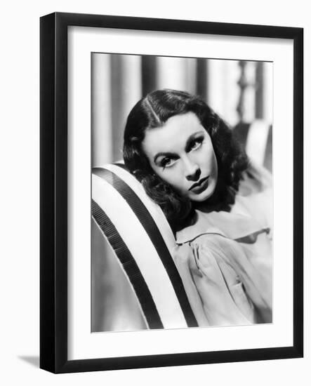 Vivien Leigh (b/w photo)-null-Framed Photo