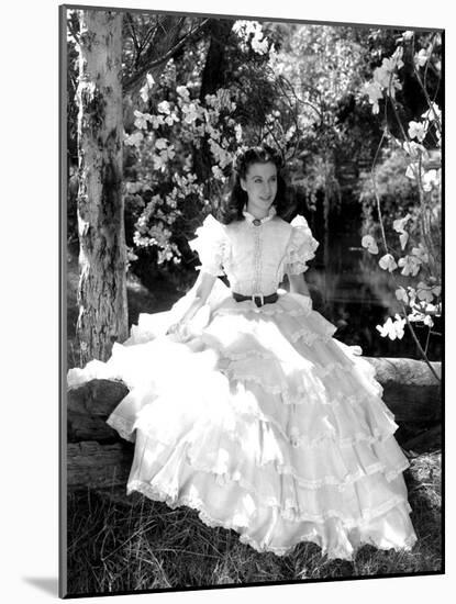 Vivien Leigh, Gone with the Wind, directed by Victor Fleming, 1939 (b/w photo)-null-Mounted Photo