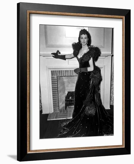 Vivien Leigh, Gone with the Wind, directed by Victor Fleming, 1939 (b/w photo)-null-Framed Photo