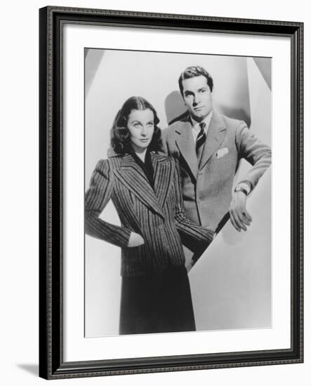 Vivien Leigh, Laurence Olivier-null-Framed Photographic Print