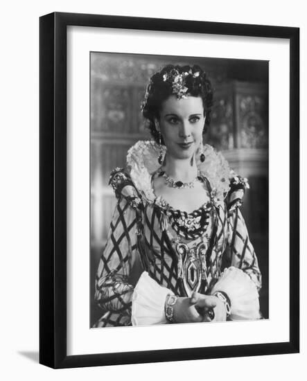 Vivien Leigh on the movie set of "Fire Over England" (L'Invincible Armada), directed by William K. -null-Framed Photo