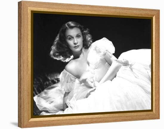 Vivien Leigh, Waterloo Bridge, 1940-null-Framed Premier Image Canvas