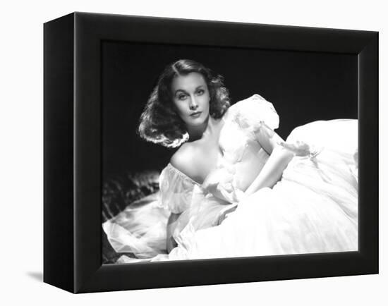 Vivien Leigh, Waterloo Bridge, 1940-null-Framed Premier Image Canvas