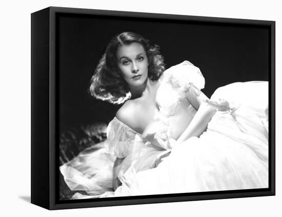 Vivien Leigh, Waterloo Bridge, 1940-null-Framed Premier Image Canvas