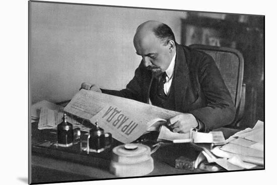 Vladimir Ilyich Ulyanov (Leni), Russian Bolshevik Revolutionary, Reading Pravda, 1918-null-Mounted Giclee Print