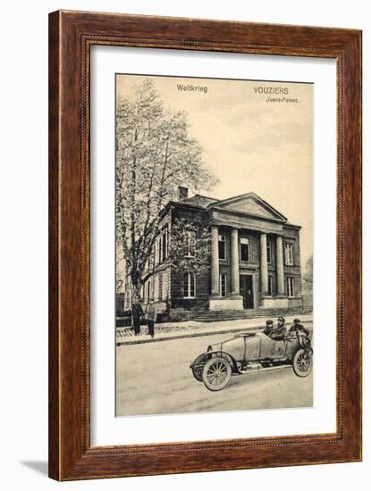 Vouziers Ardennes, Auto Vor Dem Justiz Palast, Säule-null-Framed Giclee Print