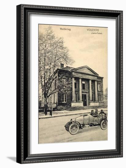 Vouziers Ardennes, Auto Vor Dem Justiz Palast, Säule-null-Framed Giclee Print