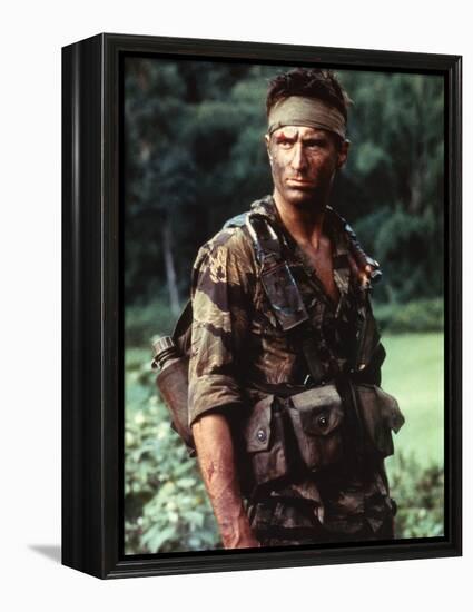 Voyage au bout by l'enfer THE DEER HUNTER by Michael Cimino with Robert by Niro, 1978 (photo)-null-Framed Stretched Canvas