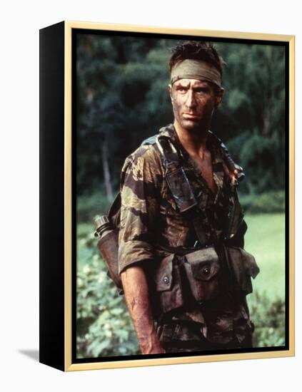 Voyage au bout by l'enfer THE DEER HUNTER by Michael Cimino with Robert by Niro, 1978 (photo)-null-Framed Stretched Canvas