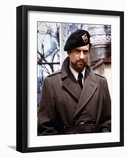 Voyage au bout by l'enfer THE DEER HUNTER by MichaelCimino with Robert by Niro, 1978 (photo)-null-Framed Photo