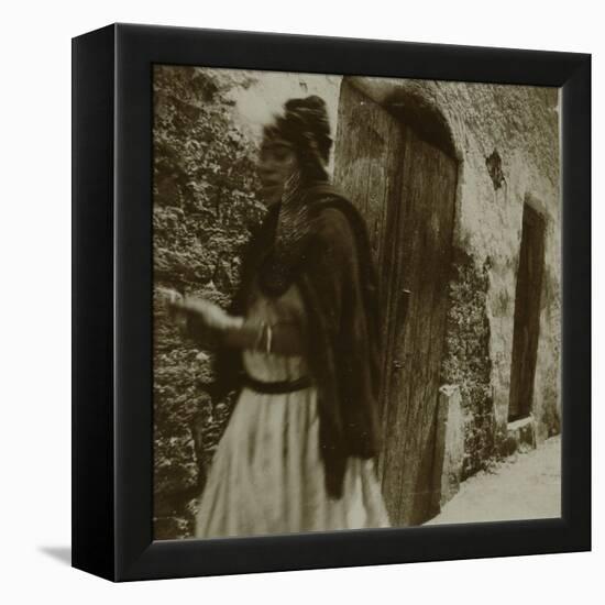 Voyage en Algérie : Femme marchant dans une rue à Biskra-Henri Jacques Edouard Evenepoel-Framed Premier Image Canvas