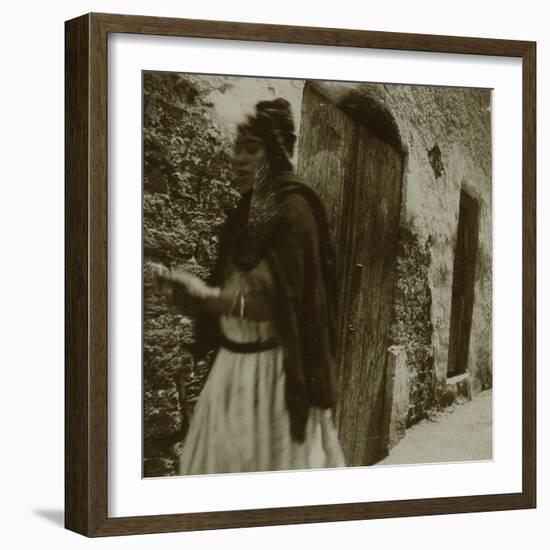 Voyage en Algérie : Femme marchant dans une rue à Biskra-Henri Jacques Edouard Evenepoel-Framed Giclee Print