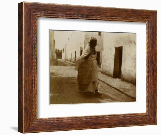 Voyage en Algérie : femme marchant dans une rue de Biskra-Henri Jacques Edouard Evenepoel-Framed Giclee Print